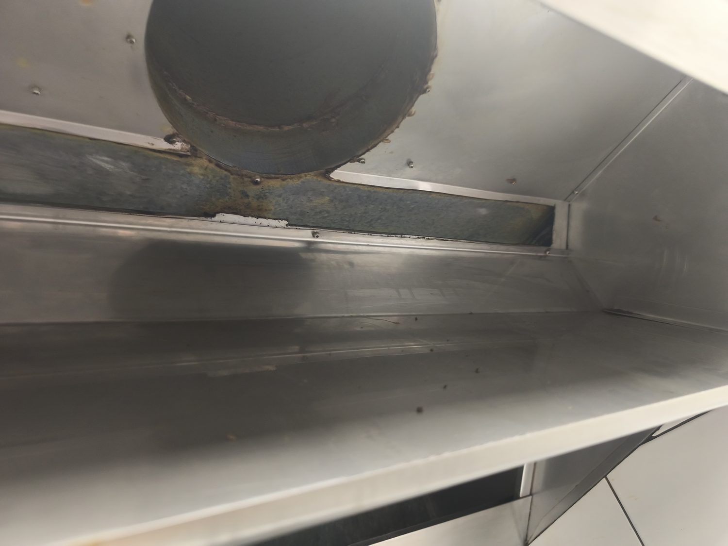 Hotte de cuisine professionnelle propre après nettoyage Orixium